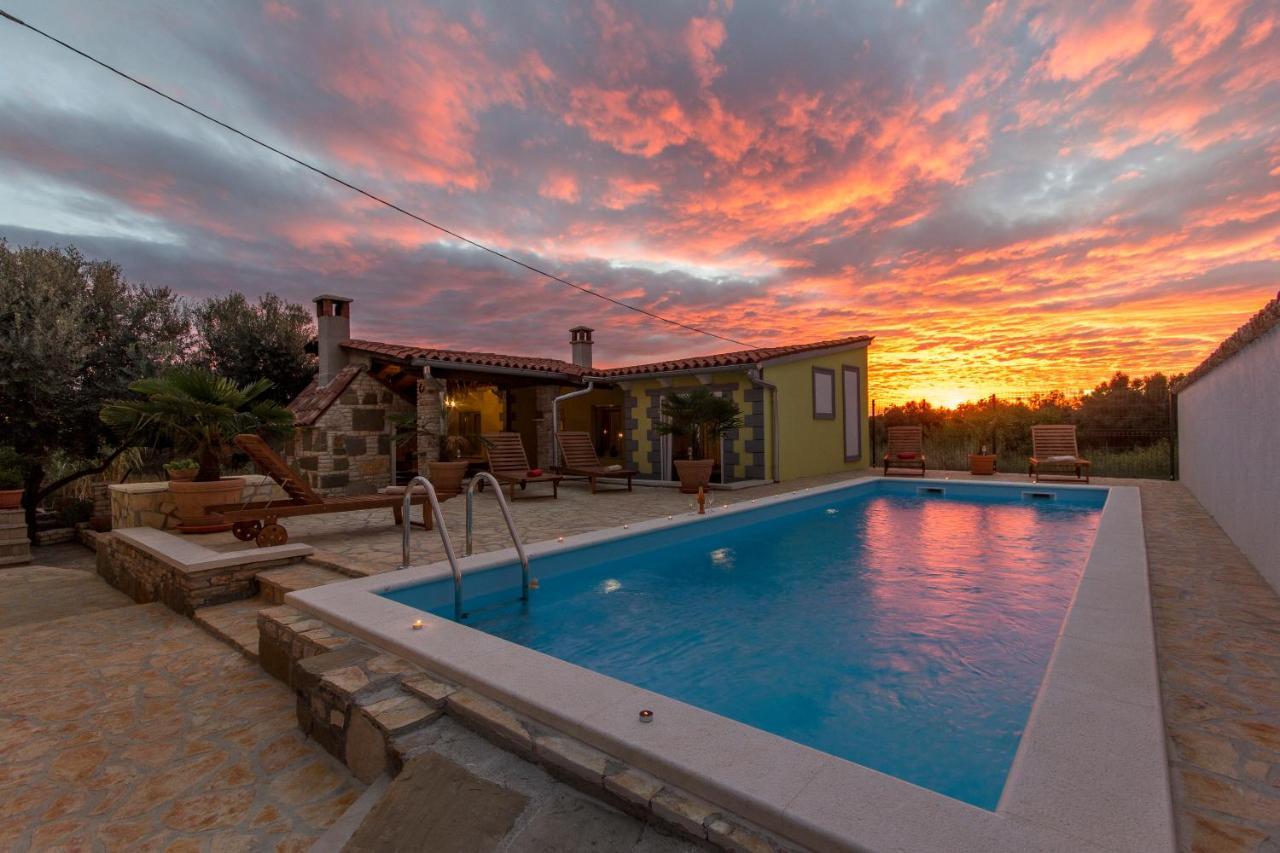 Holiday Home Bukovac Pula Luaran gambar