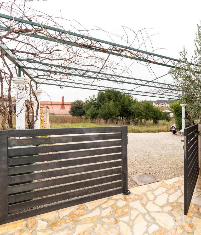 Holiday Home Bukovac Pula Luaran gambar